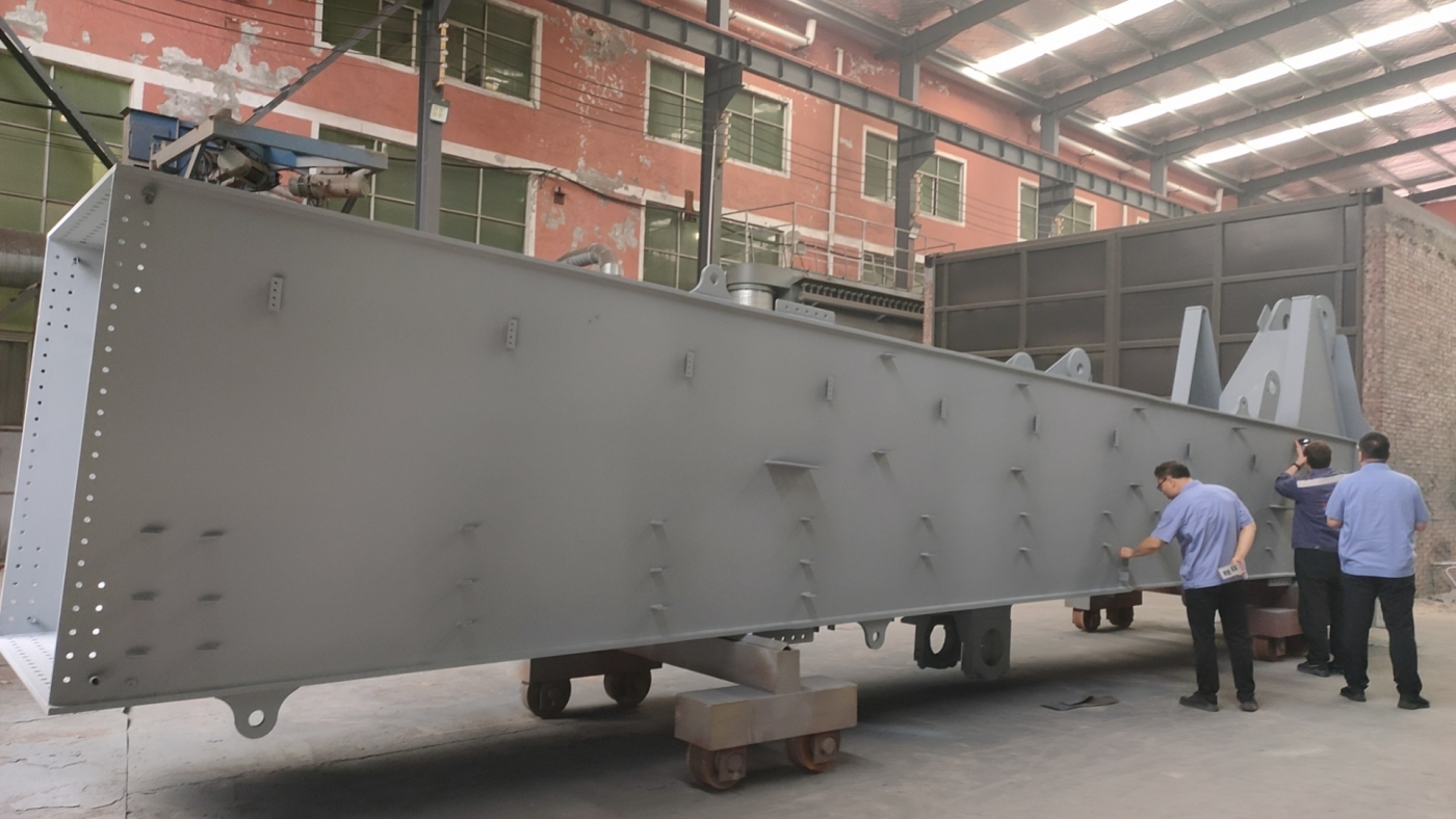 the-first-set-of-column-has-undergone-quality-inspection-by-the-customer-after-sandblasting-and-painting-of-the-first-coat-of-primer-1.jpg