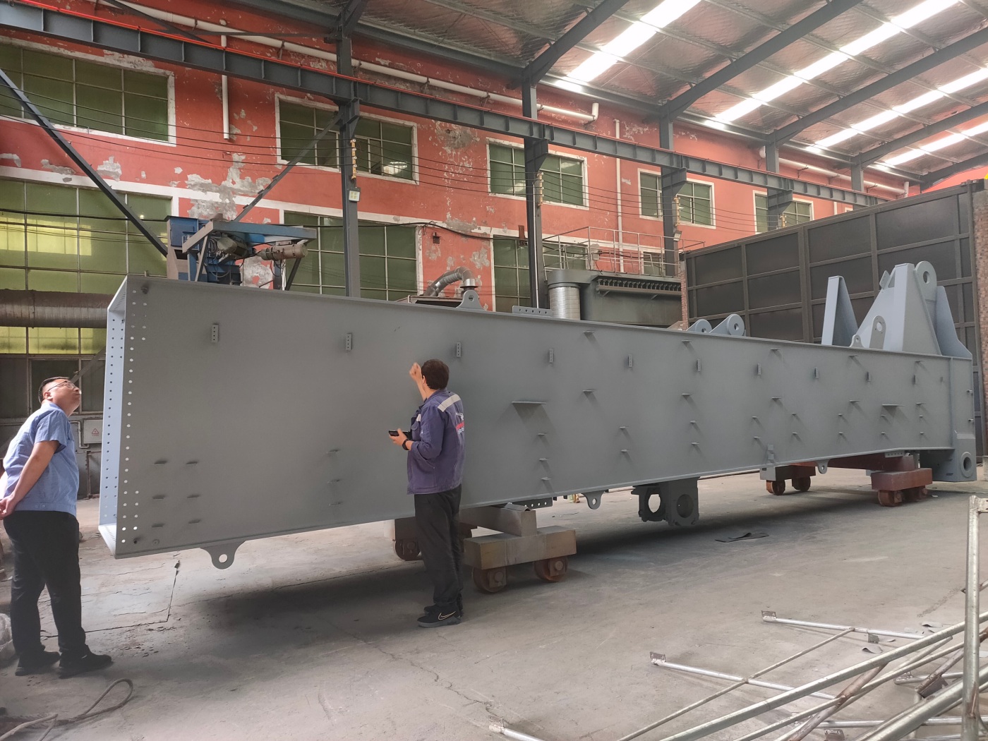 the-first-set-of-column-has-undergone-quality-inspection-by-the-customer-after-sandblasting-and-painting-of-the-first-coat-of-primer-2.jpg