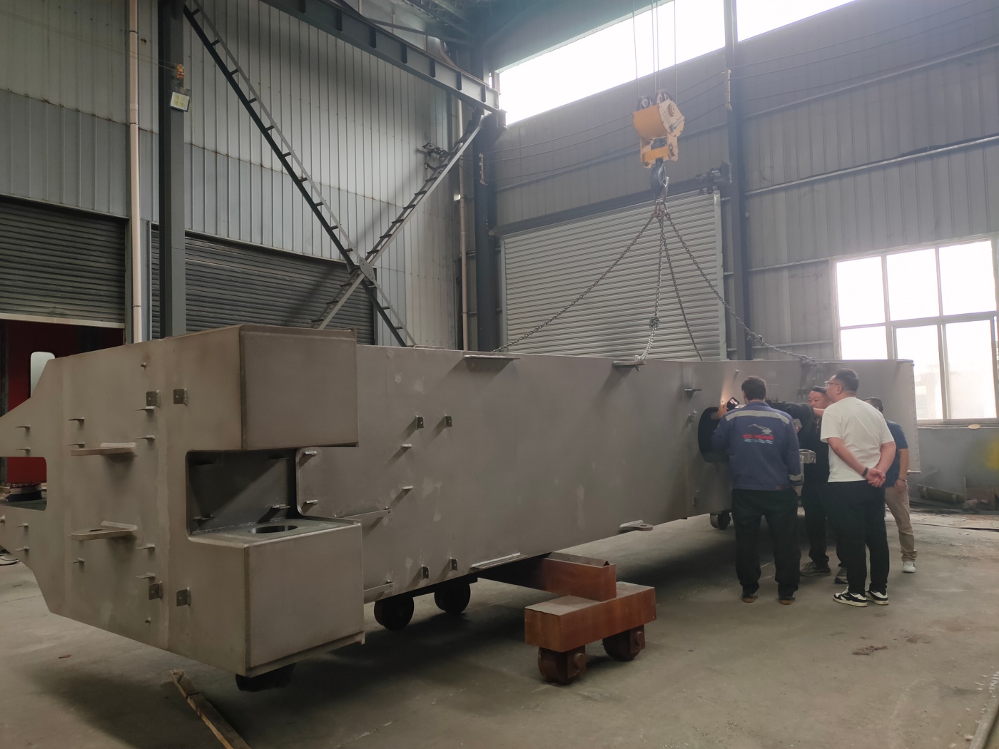 the-first-set-of-column-has-undergone-quality-inspection-by-the-customer-after-sandblasting-and-painting-of-the-first-coat-of-primer-4.jpg